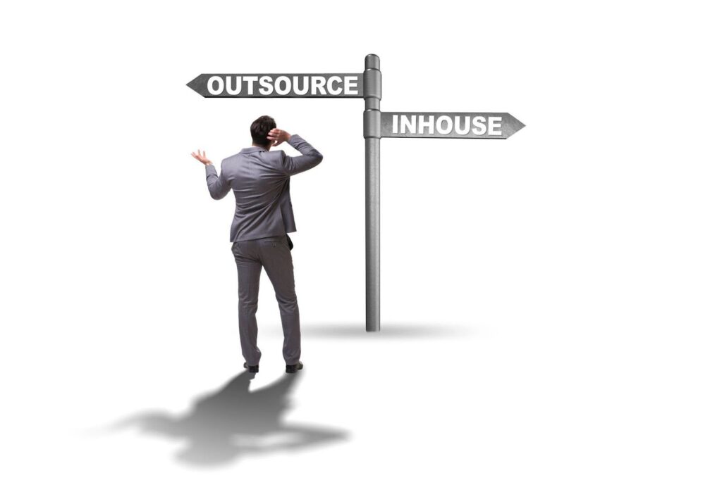 Differences between in house vs outsourcing application development