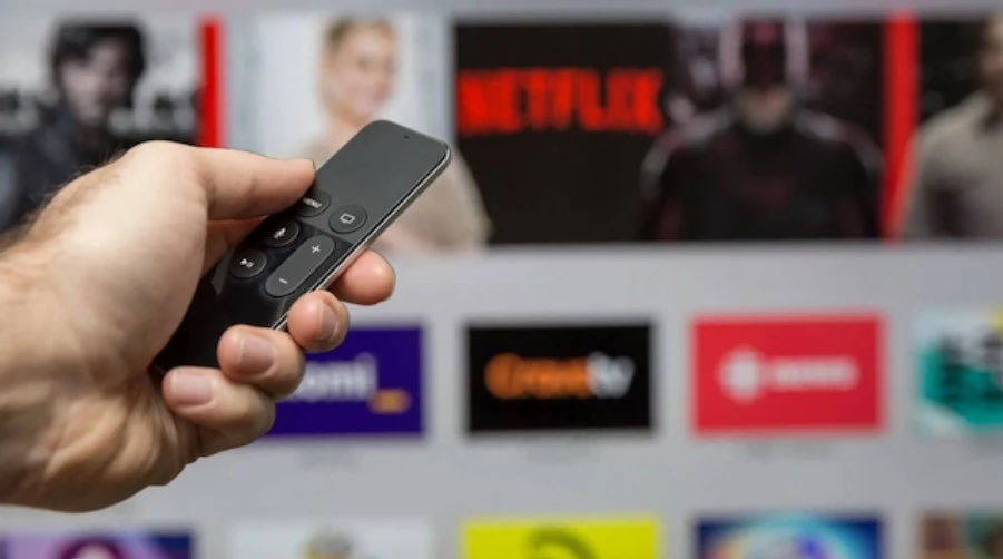 Understanding the Shift From Traditional TV to Digital Platforms Understanding the Shift From Traditional TV to Digital Platforms