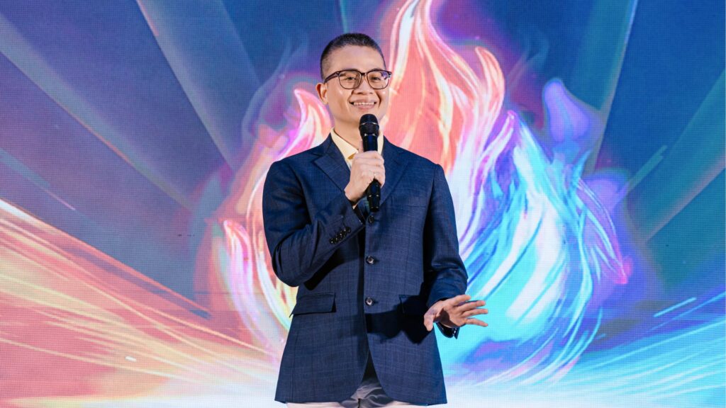anh Hoàng người truyền lửa tại SupremeTech